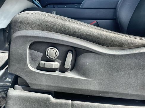 Certified 2023 Land Rover Defender 90 SE image 20