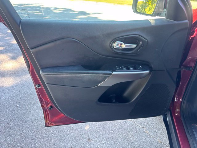 Used 2019 Jeep Cherokee Limited AWD/4WD image 14