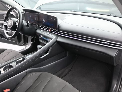 Used 2024 Hyundai Elantra SEL w/ Convenience Package FWD image 30