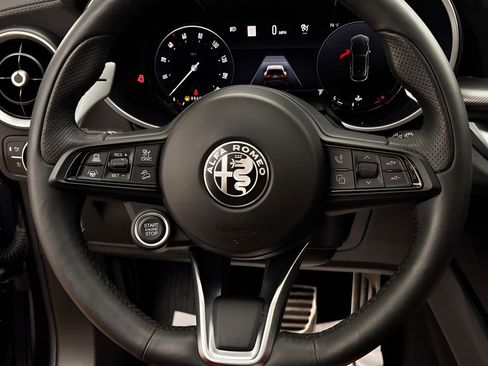 Used 2025 Alfa Romeo Stelvio Sprint AWD/4WD image 15