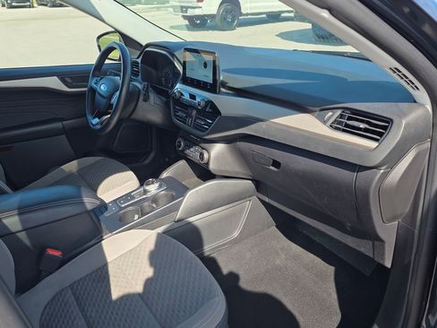 Used 2022 Ford Escape SE w/ Cold Weather Package image 18