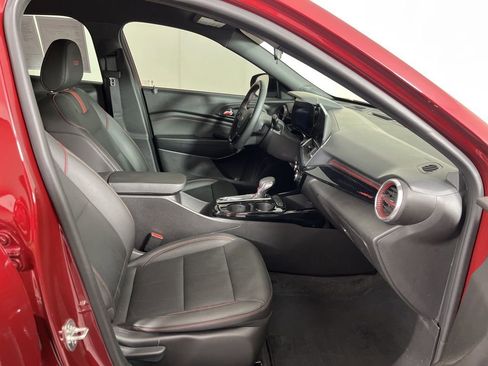 Certified 2025 Chevrolet Trax RS w/ Driver Confidence Package image 6