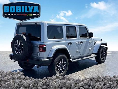 Used 2024 Jeep Wrangler Unlimited Sahara w/ Technology Group AWD/4WD image 3