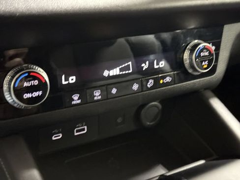Used 2024 Mitsubishi Outlander SE FWD image 17