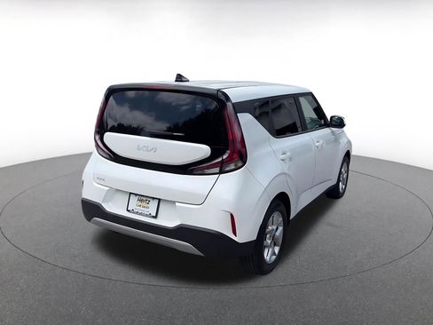 Used 2025 Kia Soul LX w/ LX Technology Package FWD image 12