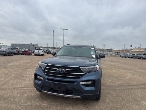 Used 2020 Ford Explorer XLT w/ Equipment Group 202A image 5