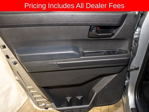 Certified 2024 Toyota Tacoma SR5 AWD/4WD image 8