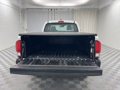 Used 2018 Toyota Tacoma SR image 6