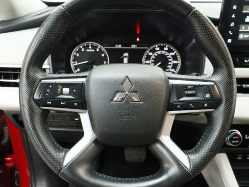 Used 2025 Mitsubishi Outlander SE FWD image 10