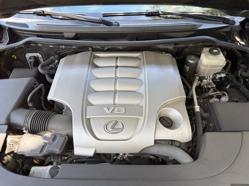 Used 2020 Lexus LX 570 4WD w/ Luxury Package image 21