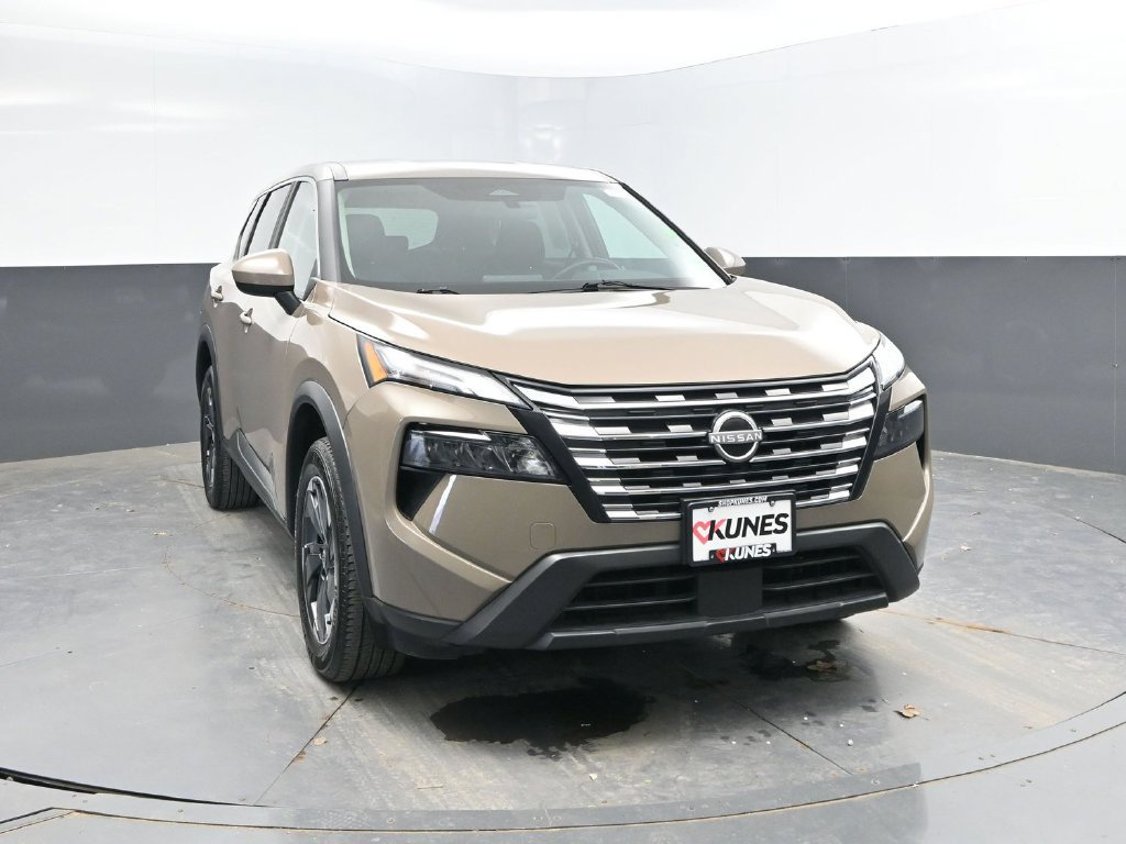 Used 2025 Nissan Rogue SV AWD/4WD image 2