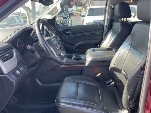 Used 2017 GMC Yukon SLT image 5