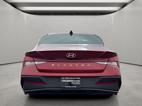 Used 2025 Hyundai Elantra SE image 4