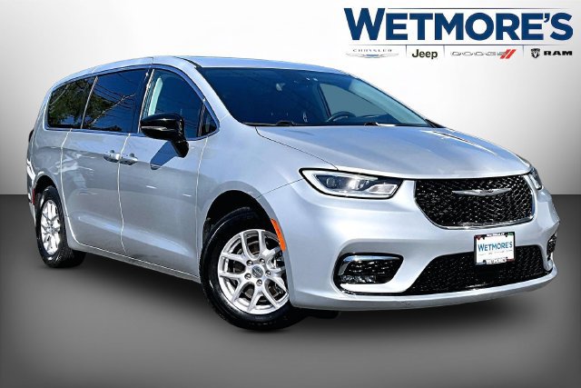 Used 2024 Chrysler Pacifica Touring-L FWD image 1