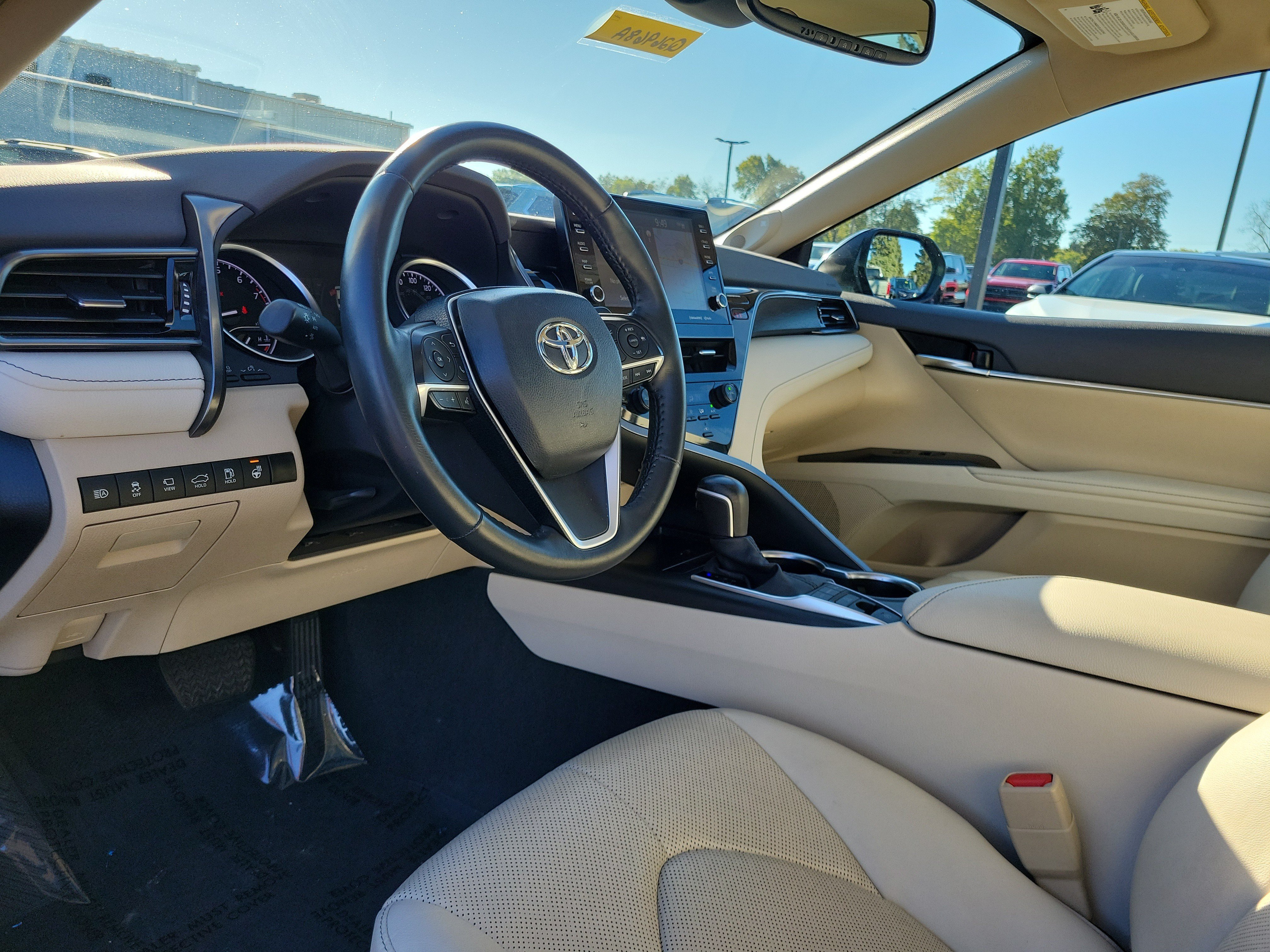 Used 2024 Toyota Camry XLE w/ Navigation Package FWD image 19