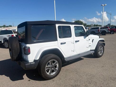 Used 2019 Jeep Wrangler Unlimited Sahara AWD/4WD image 3