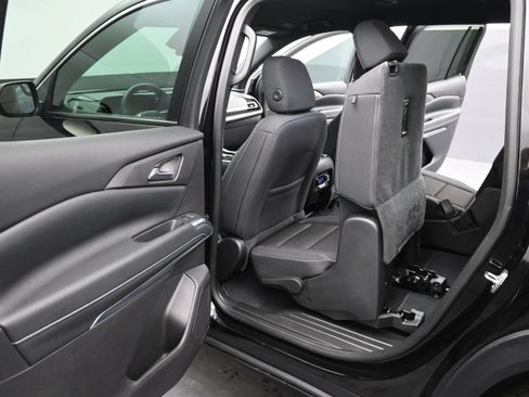Certified 2026 Chevrolet Traverse LT FWD image 18