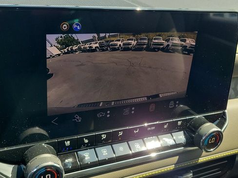 New 2026 Chevrolet Colorado ZR2 w/ Technology Package AWD/4WD image 9