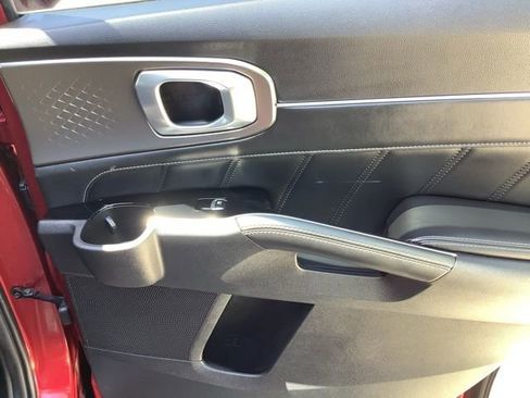 Used 2022 Kia Sorento SX image 16