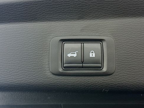 Used 2025 Mitsubishi Outlander SE image 32