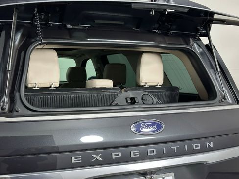Used 2023 Ford Expedition Platinum image 32