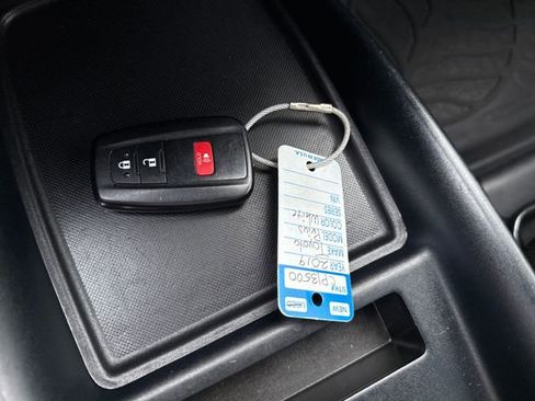 Used 2019 Toyota Prius LE FWD image 27