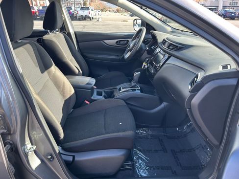 Used 2021 Nissan Rogue Sport S image 28