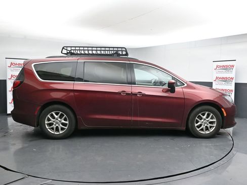 Used 2021 Chrysler Voyager Lxi image 9