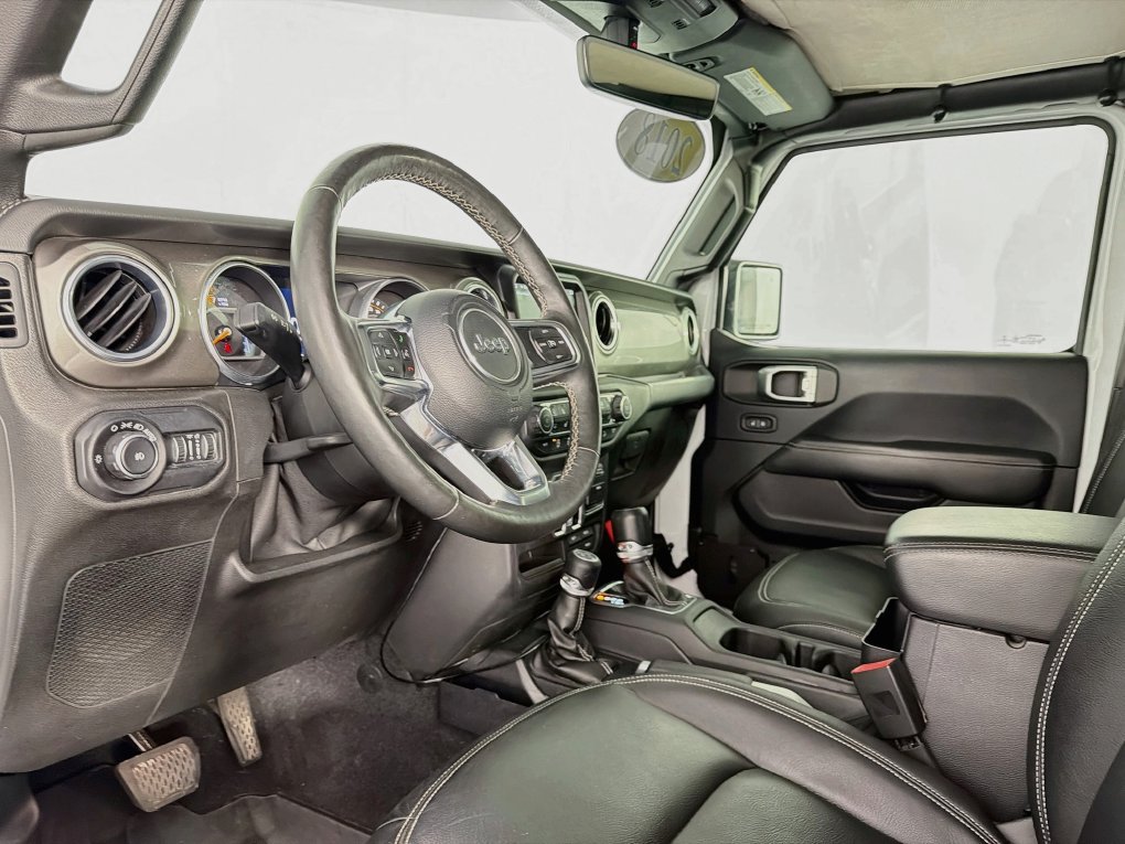 Used 2018 Jeep Wrangler Unlimited Sahara AWD/4WD image 14