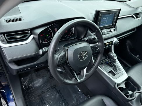 Used 2019 Toyota RAV4 XLE Premium w/ Cold Weather Package AWD/4WD image 10