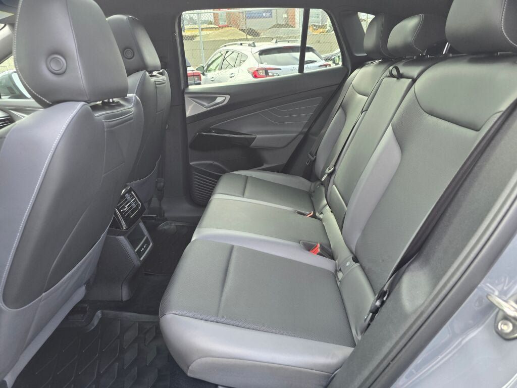Used 2023 Volkswagen ID.4 Pro S AWD/4WD image 16