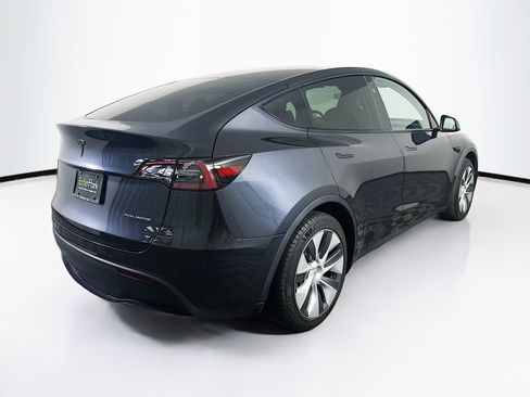 Used 2024 Tesla Model Y Long Range AWD/4WD image 9