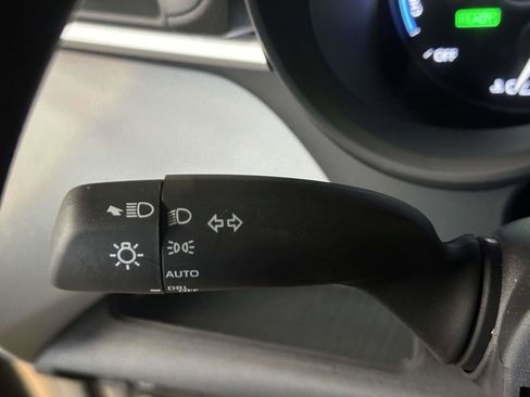 Used 2025 Toyota Sienna LE image 30