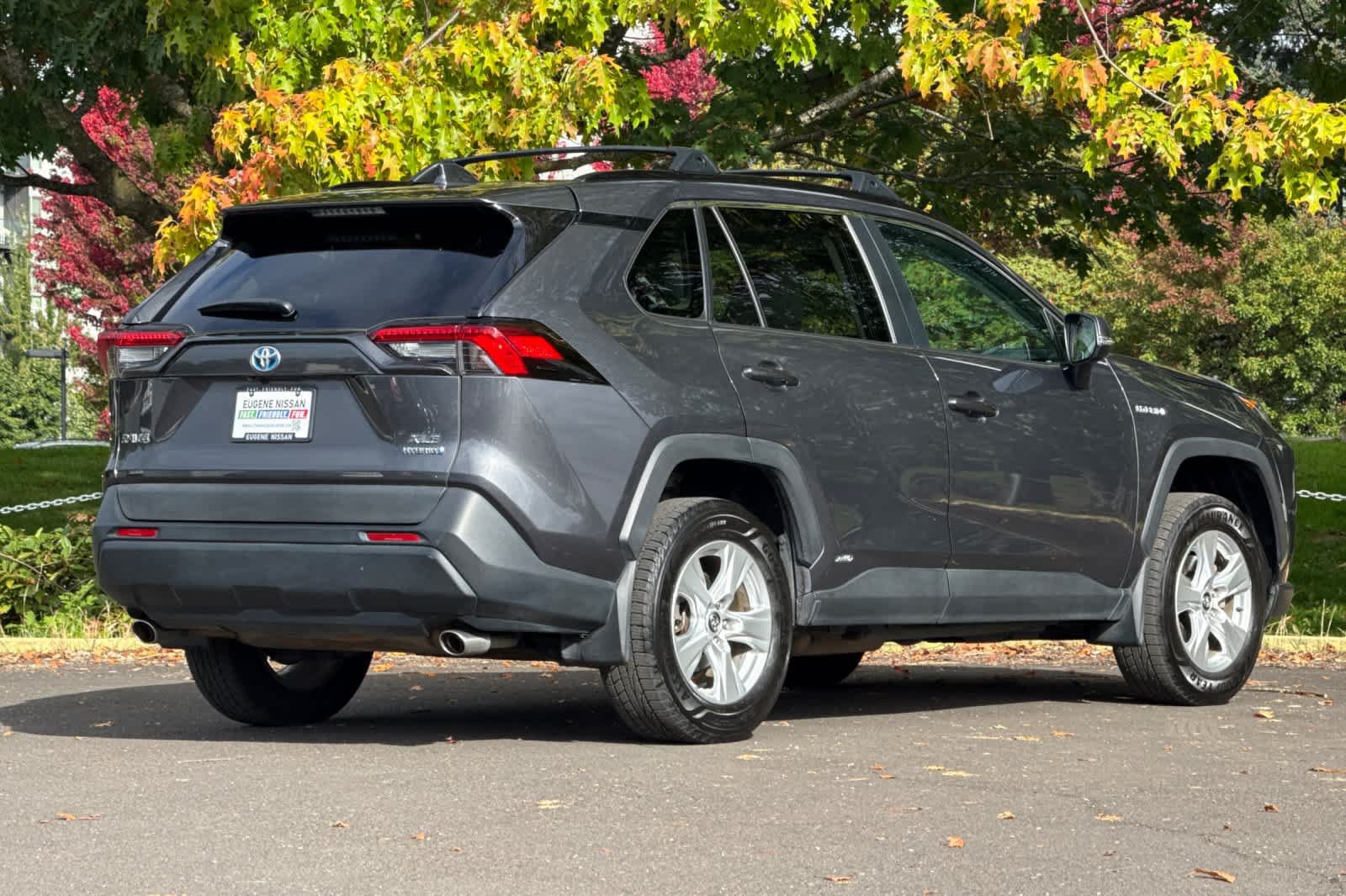 Used 2020 Toyota RAV4 XLE w/ Convenience Package AWD/4WD image 2