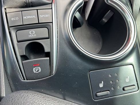 Used 2018 Toyota Camry XSE FWD image 17