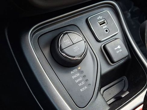 Used 2018 Jeep Compass Trailhawk w/ Navigation Group image 28