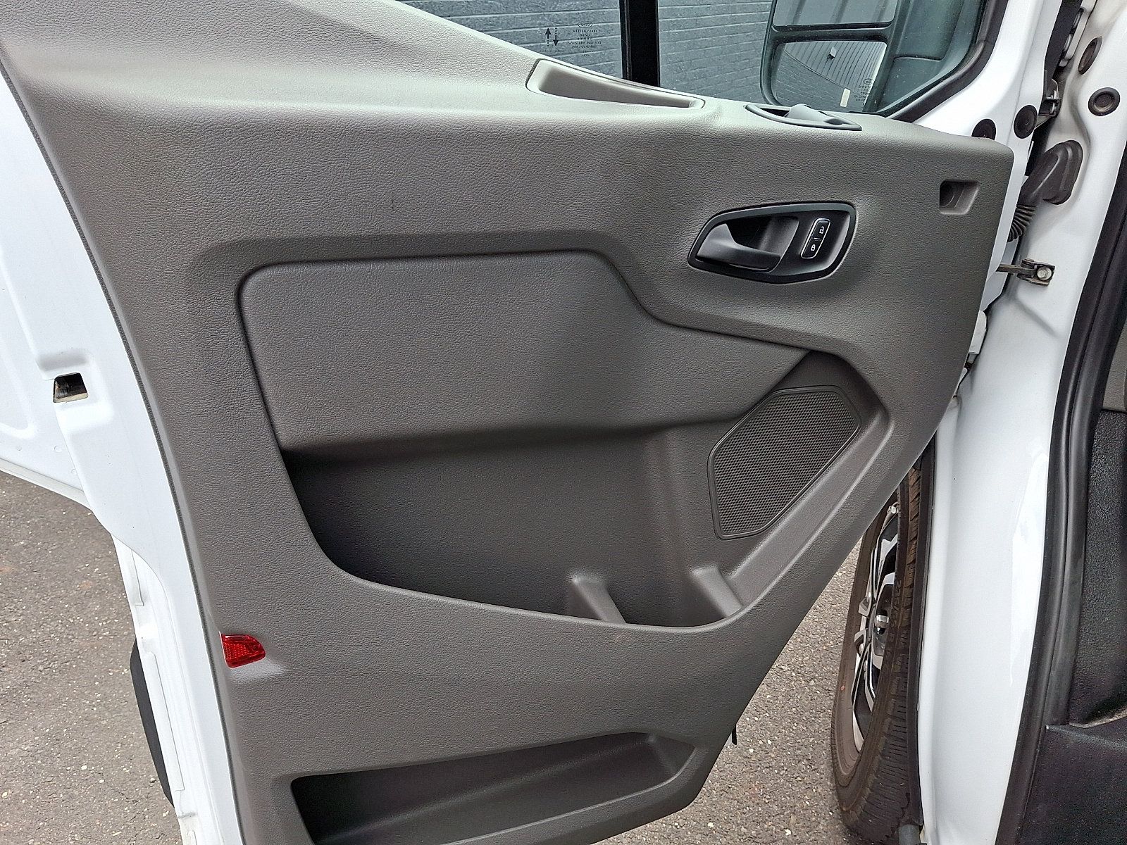 Used 2022 Ford E-Transit 148 High Roof Extended RWD image 14