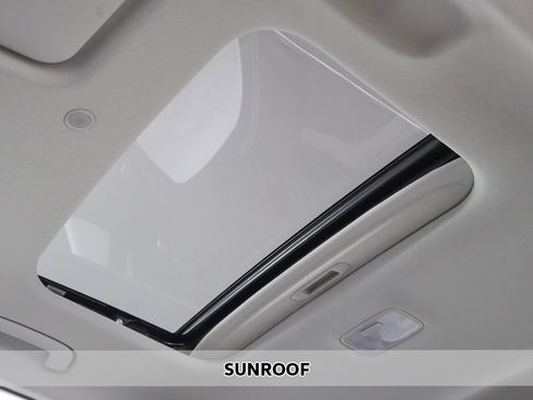 Certified 2024 Hyundai Venue SEL FWD image 3