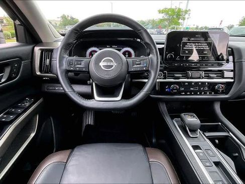 Certified 2024 Nissan Pathfinder Platinum w/ Cargo Package FWD image 6