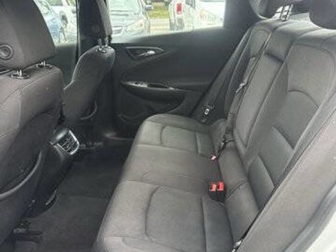 Used 2017 Chevrolet Malibu LT FWD image 11