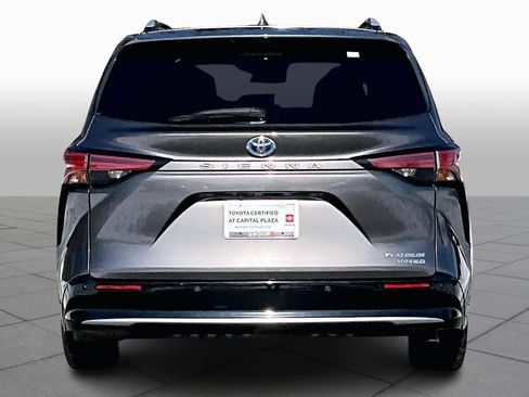 Certified 2021 Toyota Sienna Platinum image 10