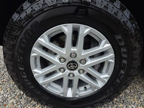 Used 2024 Toyota Tundra SR5 w/ SR5 Convenience Package AWD/4WD image 12