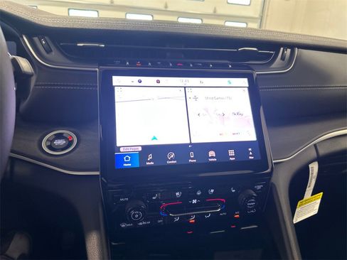 New 2025 Jeep Grand Cherokee Limited w/ Luxury Tech Group II image 22