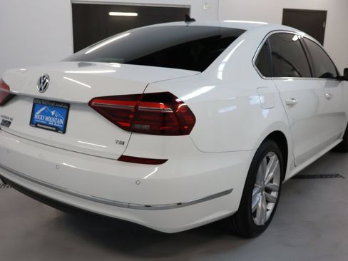 Used 2018 Volkswagen Passat 2.0T SE FWD image 7