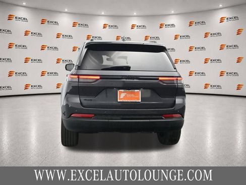 Used 2022 Jeep Grand Cherokee Altitude AWD/4WD image 4