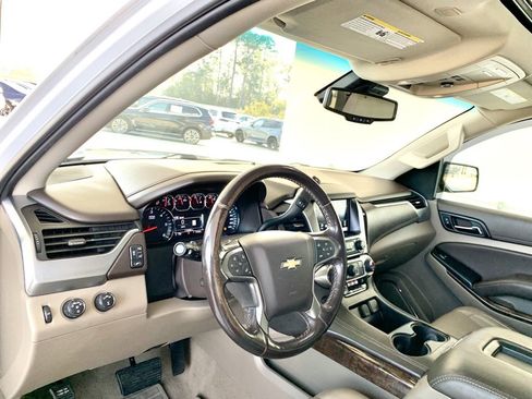 Used 2019 Chevrolet Suburban LT image 12