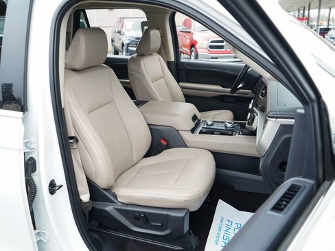 Used 2023 Ford Expedition Max XLT image 33