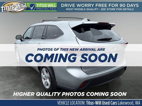 Used 2021 Toyota Highlander L AWD/4WD image 3