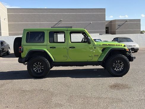 Used 2025 Jeep Wrangler Unlimited Rubicon AWD/4WD image 6