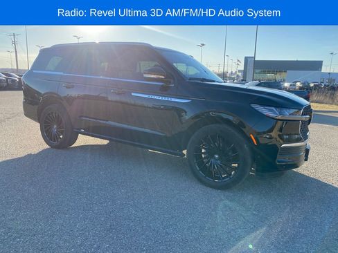 Used 2025 Lincoln Navigator Reserve image 8